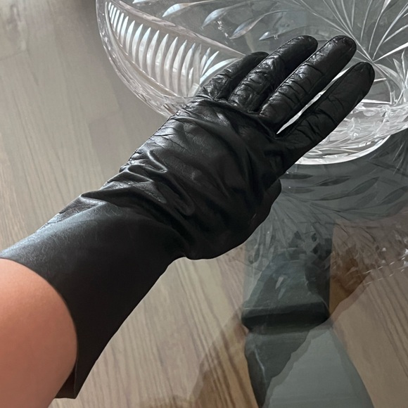 Bullocks Wilshire Medium Length Womens Vintage Black Leather Gloves Size 7